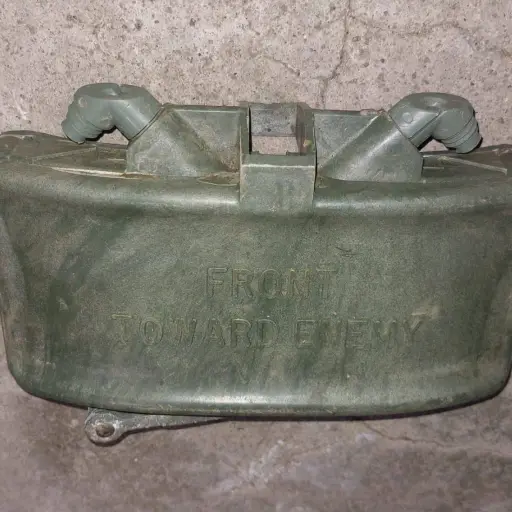 Fusil, mina antipersonal y explosivos fueron encontrados en inmueble abandonado de Santo Domingo