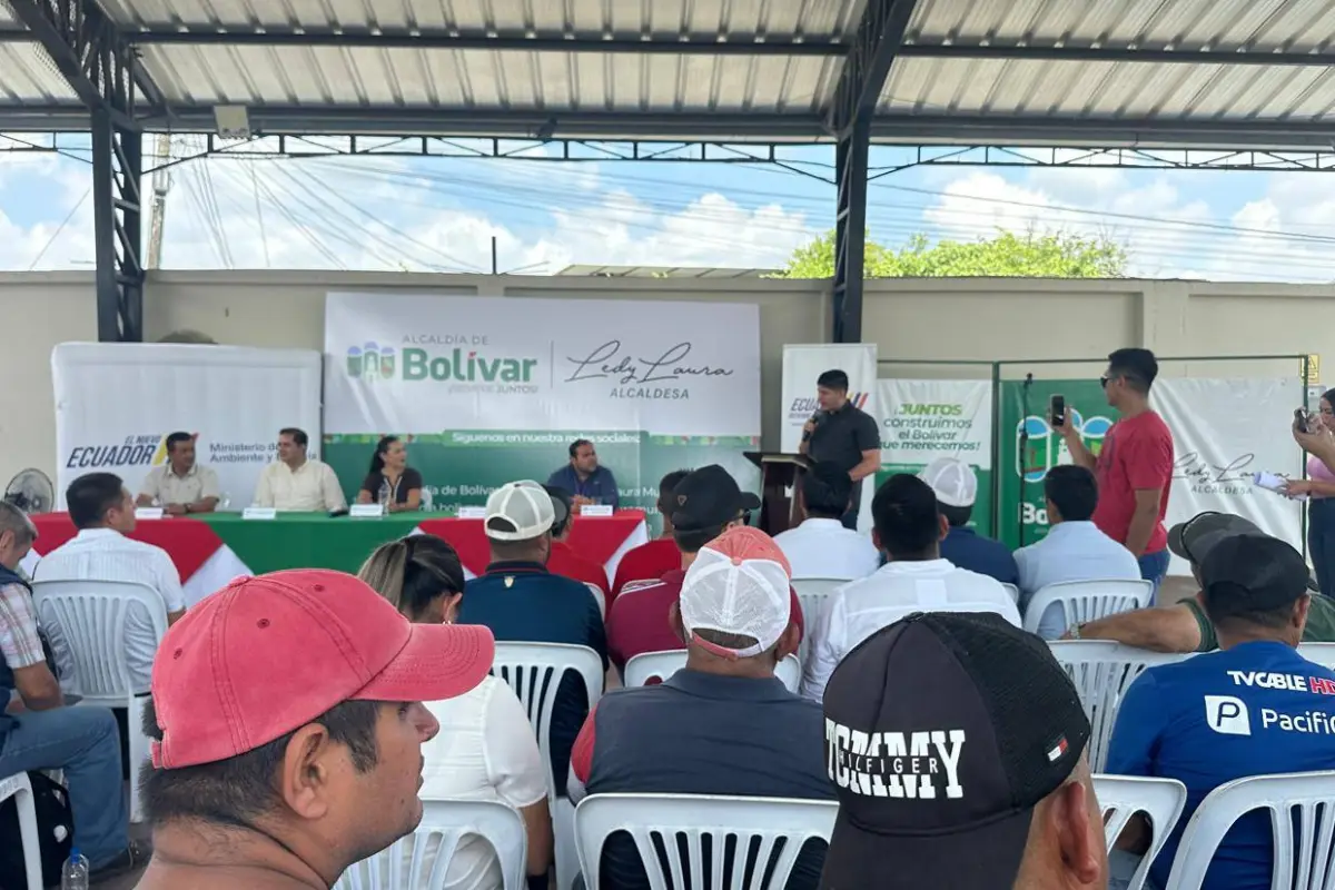 En la entrega de la viabilidad técnica participaron autoridades y ciudadanos., Cortesía