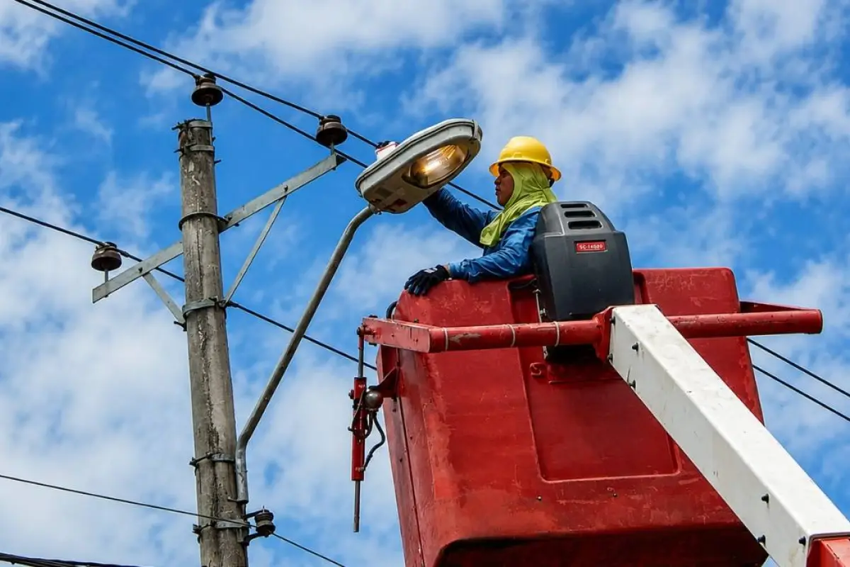 ¿Seguirán los cortes de luz? Así está la demanda y producción de energía eléctrica en Ecuador.