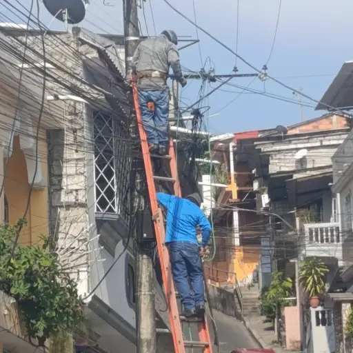 Retiran 44 cámaras de videovigilancia ilegales en dos barrios de Guayaquil