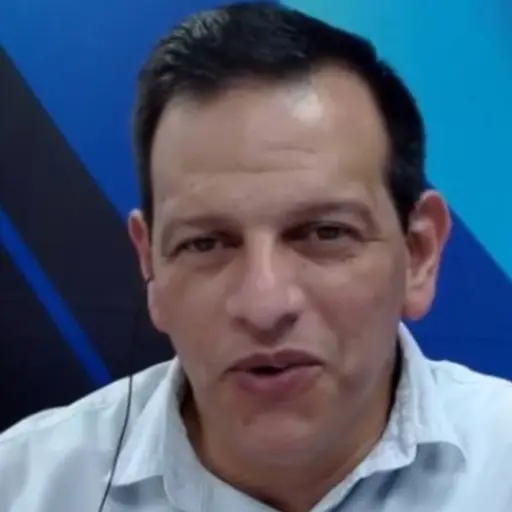 Médico advierte sobre los riesgos del hígado graso en personas adultas y menores de edad