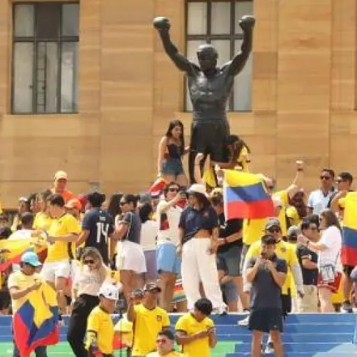 Oficina de Turismo de Pensilvania pide disculpas a hinchas de Ecuador por no advertir sobre la “maldición de Rocky”