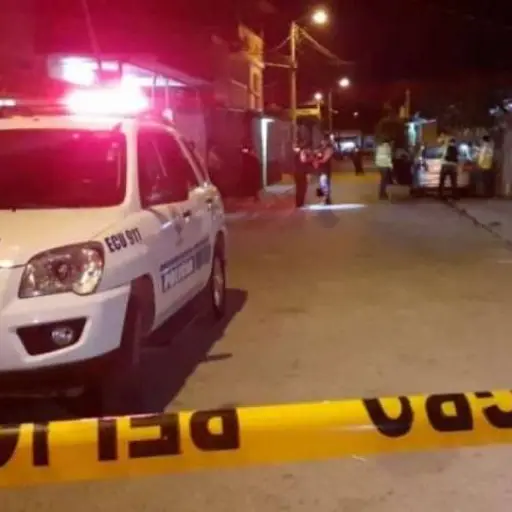 Hallazgo de dos cadáveres quemados en vía pública del suroeste de Guayaquil genera alarma vecinal