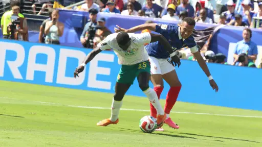 Francia gana 3-1 a Senegal con doblete de Mbappé en un partido con dos goles en los adicionales