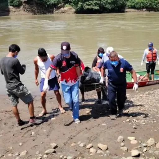 Bomberos localizan cuerpo de joven desaparecido en el río Daule-Peripa, en Manabí