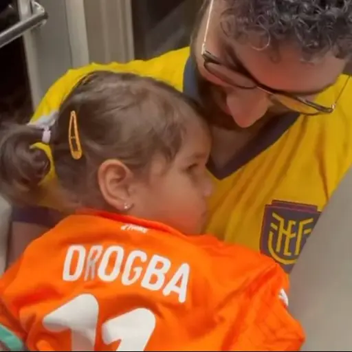 Didier Drogba se conmueve con foto de hincha ecuatoriano y lo busca para entregarle un regalo
