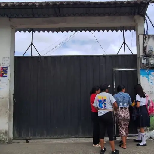 Santo Domingo: padres denuncian robos constantes en unidad educativa Mariano Aguilera