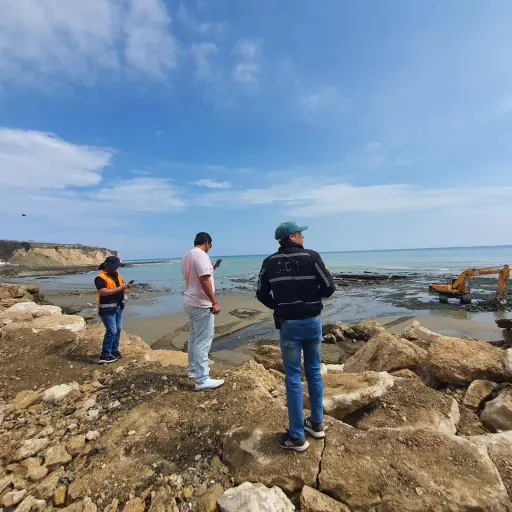 Municipio de Manta detiene trabajos no autorizados en playa Barbasquillo tras denuncia ciudadana