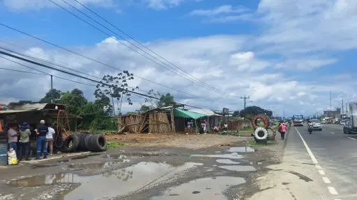Conflicto por predios en Santo Domingo divide a comerciantes y al Sindicato de Choferes