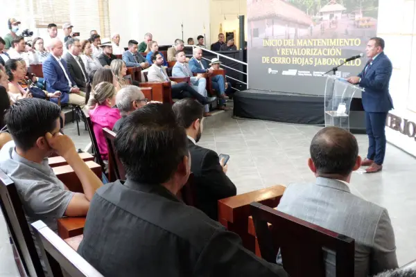 La presentación del plan y el anuncio de la obra inicial la hizo el alcalde Javier Pincay. ,El Diario