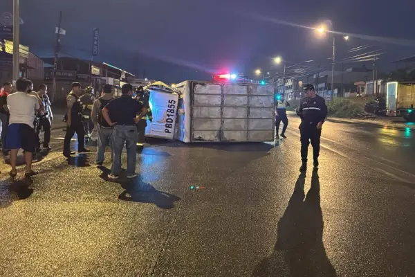 Una maniobra evitó una tragedia mayor en Santo Domingo tras fuerte choque nocturno
