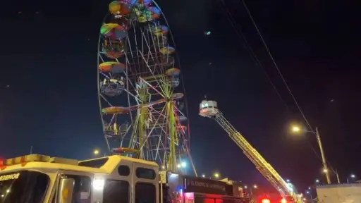 Bomberos rescataron a joven que permanecía en la rueda moscovita del Parque Zoila Ugarte