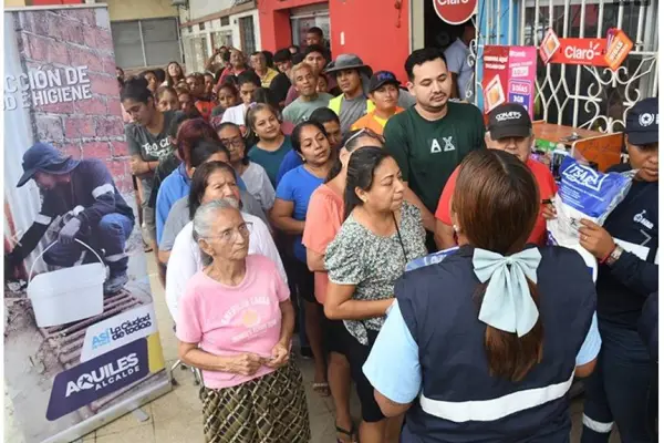 Guayaquil intensifica entrega de toldos con insecticida para prevenir dengue ,Municipio de Guayaquil