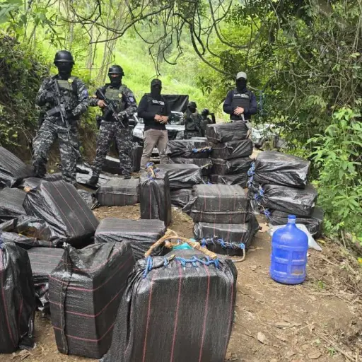 Policía incauta cerca de dos toneladas de cocaína durante operativo en Jama