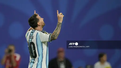 Messi lidera la goleada de Argentina sobre Argelia con un triplete en el debut mundialista