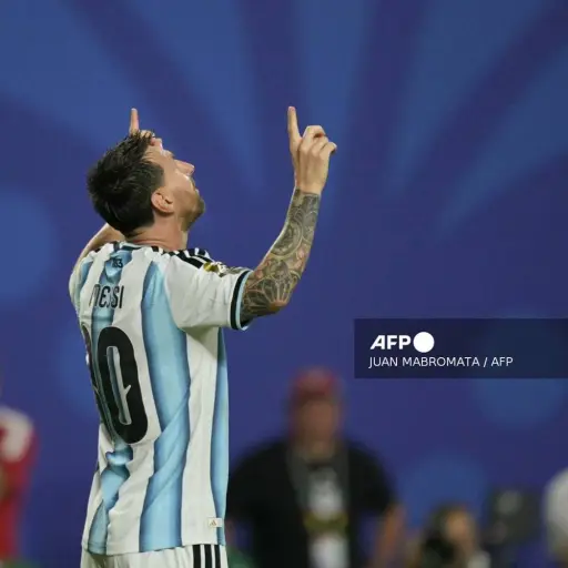 Messi lidera la goleada de Argentina sobre Argelia con un triplete en el debut mundialista