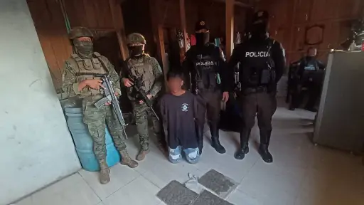 Fuerzas Armadas ejecutan operativos contra el microtráfico y detienen a un sospechoso en Pedernales
