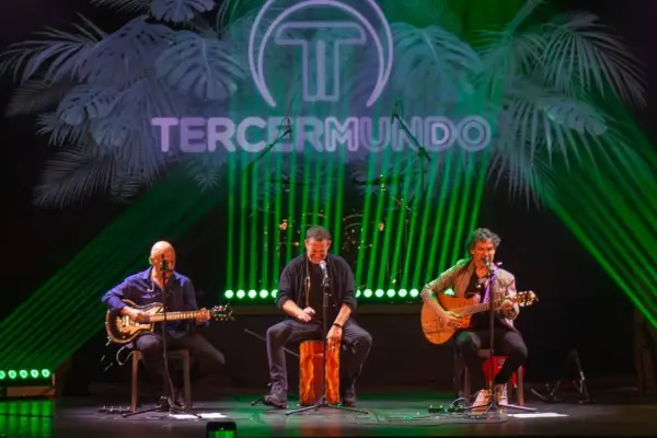 Un video de 2012 volvió a viralizarse y mostró a TercerMundo interpretando Abrázame durante una emisión del programa Caso cerrado de Telemundo. ,Redes sociales