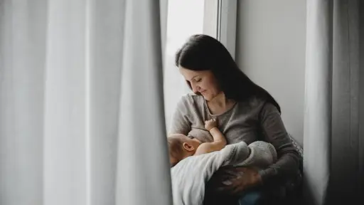 Nueva licencia por maternidad en Ecuador 2026: ¿Cuánto durará el descanso y desde qué mes entra en vigor?