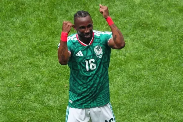 Julián Quiñones anotó uno de los goles de la victoria ante Sudáfrica. ,IG: @miseleccionmx.