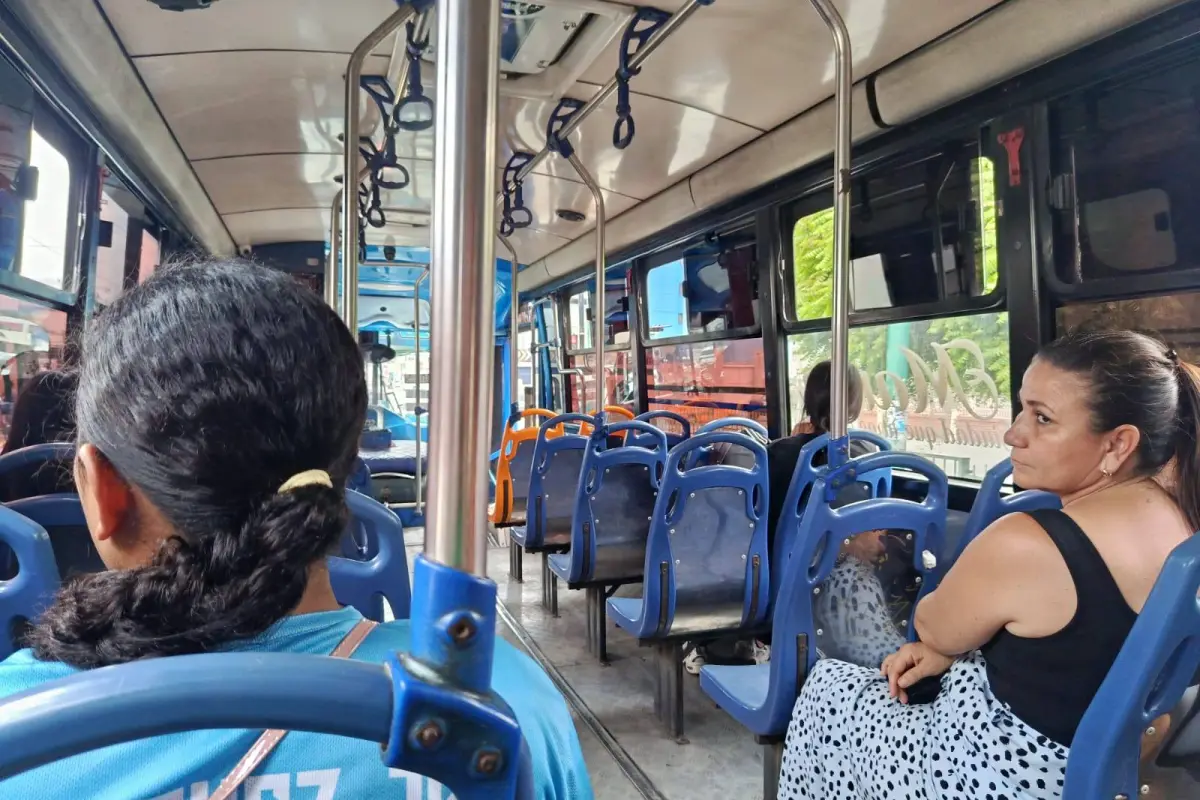 Falta de buses afecta a casi 8.000 habitantes en Villamarina., El Diario