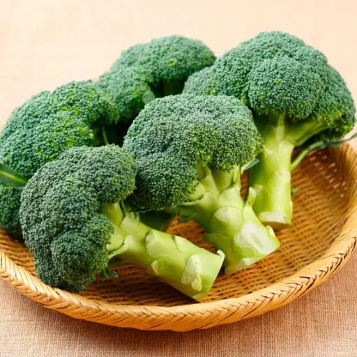 El poder oculto en tu refrigerador: Por qué el brócoli y el kiwi cambian tu energía diaria