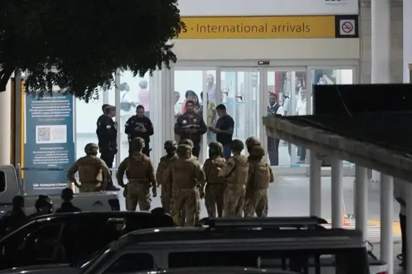 Dos menores de edad son aislados tras ataque en aeropuerto de Guayaquil.