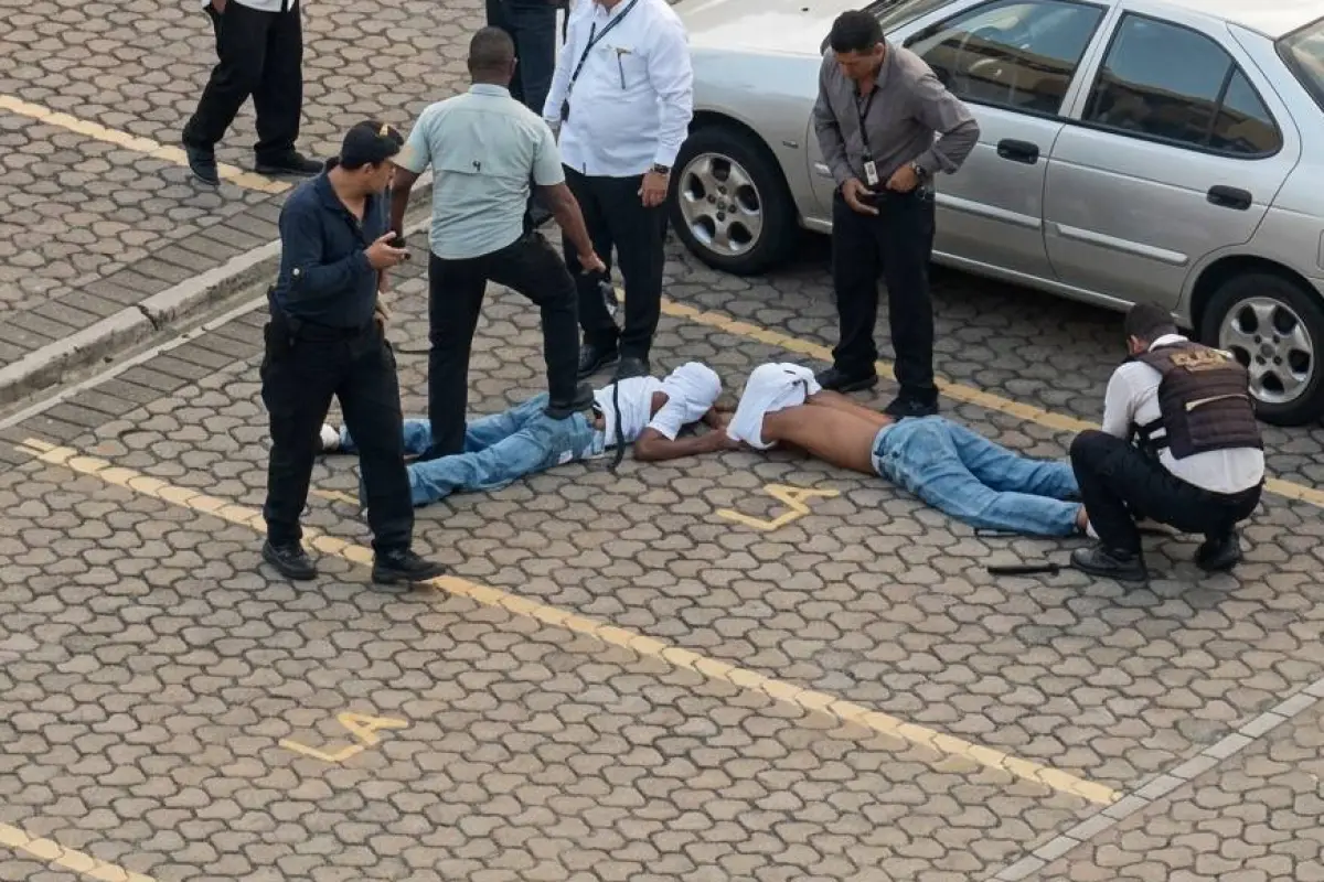 Dos sospechosos de realizar la balacera fueron capturados en el parqueadero del aeropuerto., Redes