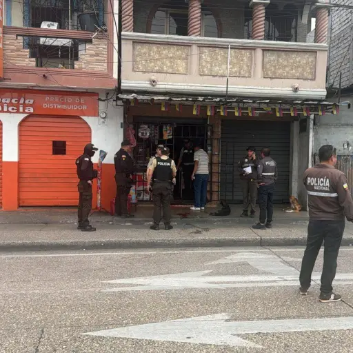 Policía abatió a un hombre que presuntamente atacaba con un arma blanca a su pareja en Guayaquil