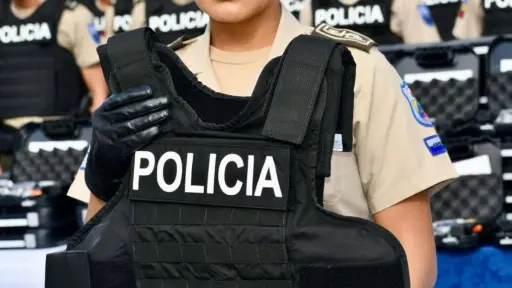 Ecuador endurece las penas por el uso ilegal de uniformes policiales y militares: hasta siete años de cárcel