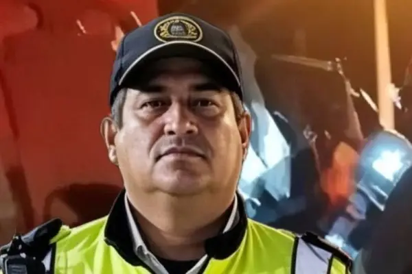 El agente de la Comisión de Tránsito del Ecuador. ,Cortesía
