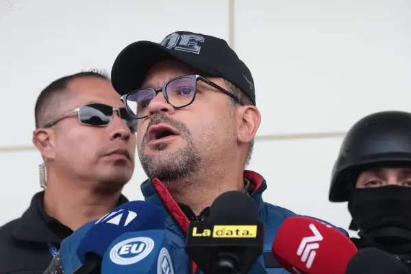 : El ministro del Interior, John Reimberg, criticó la decisión judicial que otorgó medidas cautelares a cuatro de los once procesados por presunta delincuencia organizada. ,API 