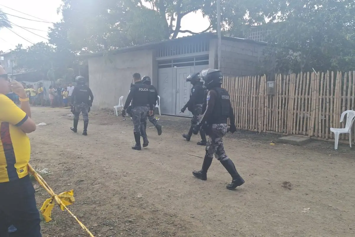 Agentes de la Policía llegaron al lugar donde se reportó un ataque armado con varias víctimas., Foto: El Diario