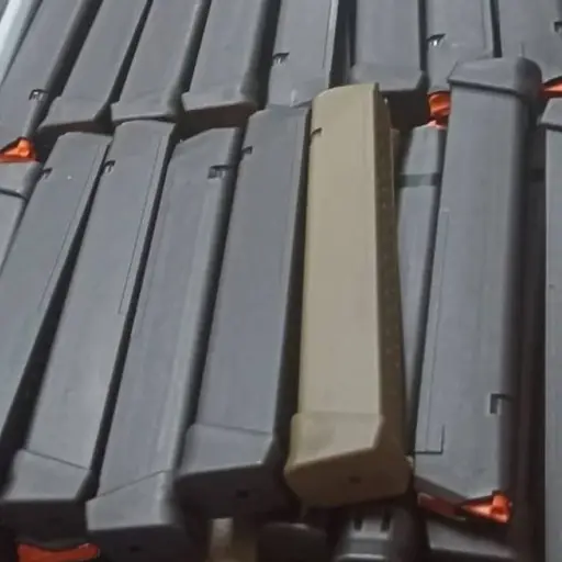  Pasajero intentó ingresar decenas de cargadores para fusiles por el aeropuerto de Guayaquil