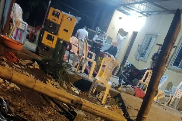 Los cuerpos de las víctimas quedaron en el patio de la vivienda tras el ataque armado. ,Foto: El Diario
