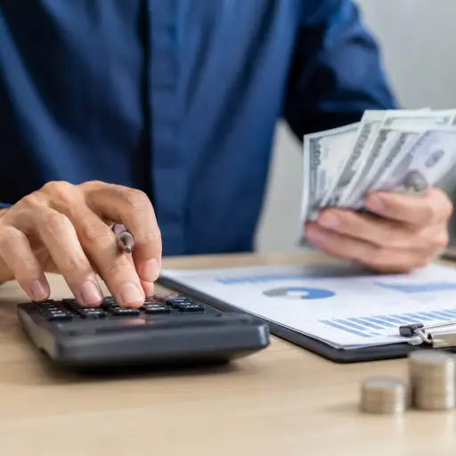 Conoce cuánto dinero te deja realmente una póliza de 2.000 dólares