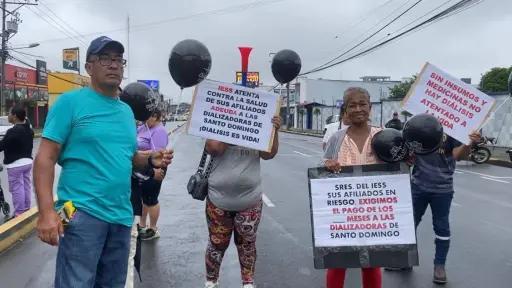 Pacientes renales protestan por deuda de USD 3,4 millones con clínica de diálisis 