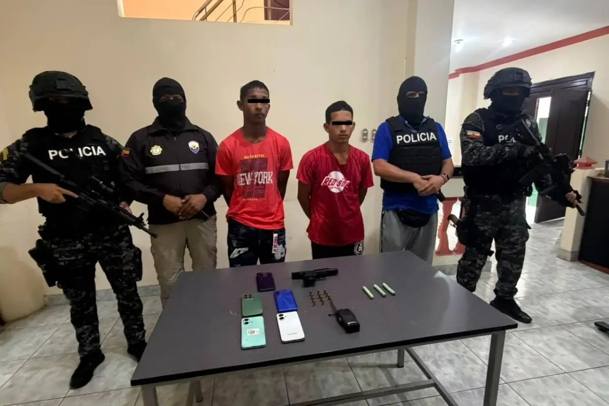 Los dos detenidos., Cortesía