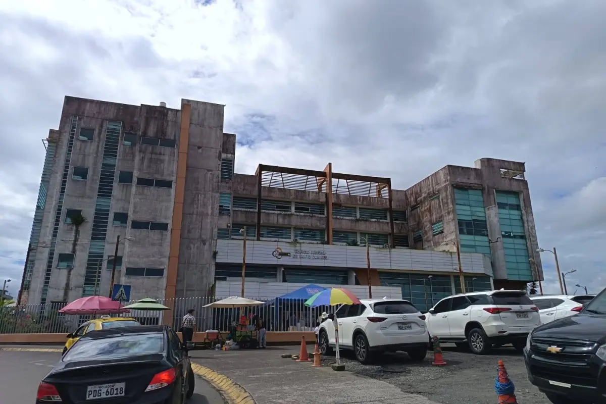 El agente de tránsito fue llevado a la casa judicial de Santo Domingo., Diario Centro