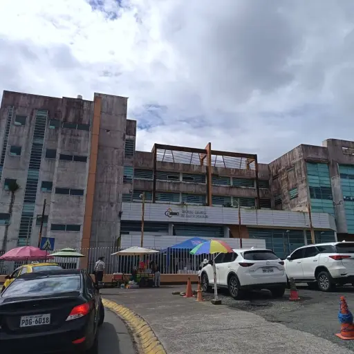 Investigan fuga de aprehendido y detienen a agente de tránsito en Santo Domingo