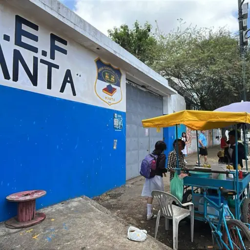 Ausentismo en colegio Manta por temor a crímenes ocurridos frente a la institución