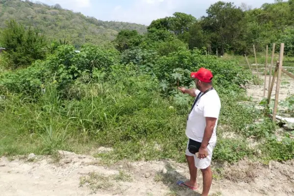 Patricio Loor recorre un tramo de la quebrada Catamagen.