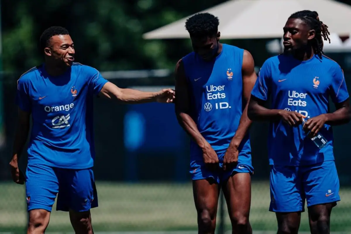 Mbappé es parte del tridente ofensivo que propondrá Francia con Dembélé y Olise., IG: @equipedefrance.