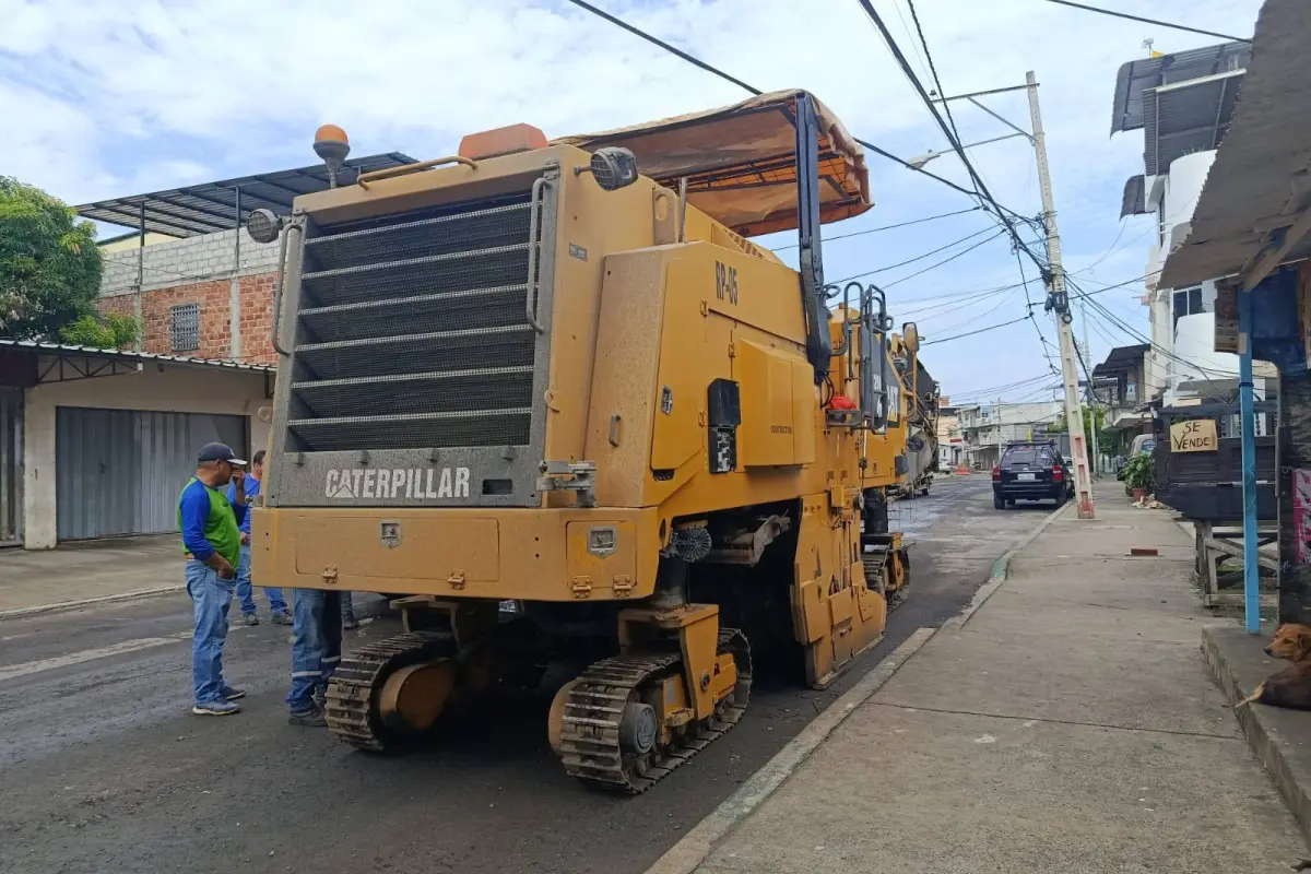 Maquinaria en el inicio de trabajos viales en la calle Venezuela., El Diario