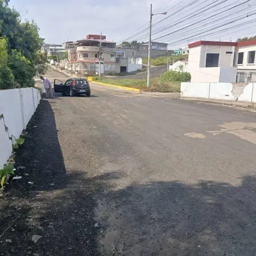 Alcaldesa de Manta recuerda pedido de piedras escolleras a la Prefectura para proteger puente reforzado en Ciudad Azteca