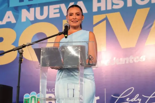 Ledy Laura Muñoz durante la inauguración de los trabajos de construcción de la planta de agua potable de Bolívar. 
