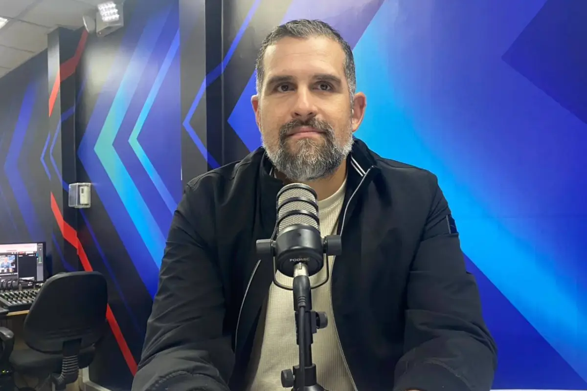 El rector de la ESPAM MFL, Guillermo Félix, en una entrevista con Manavisión Plus, Redes