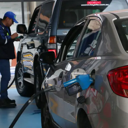 ¿Bajará la gasolina en Ecuador? Esto podría ocurrir tras la caída del precio del petróleo