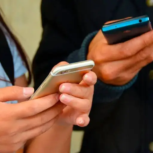 Redes sociales superan por primera vez a los medios tradicionales como principal fuente de información