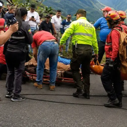 Camioneta cae a un abismo en Bolívar y deja cuatro fallecidos